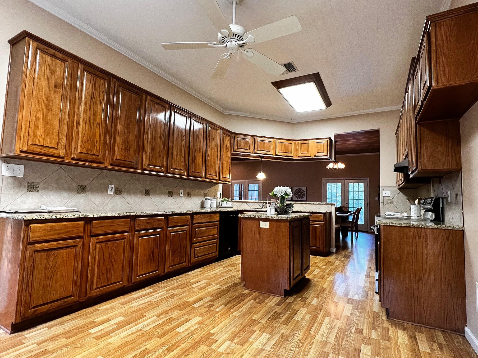 730 Panorama Rd, La Grange, TX 78945