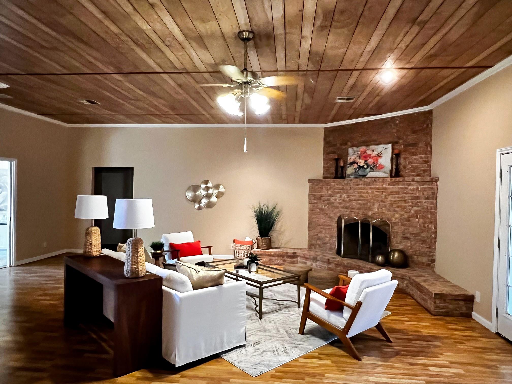 730 Panorama Rd, La Grange, TX 78945