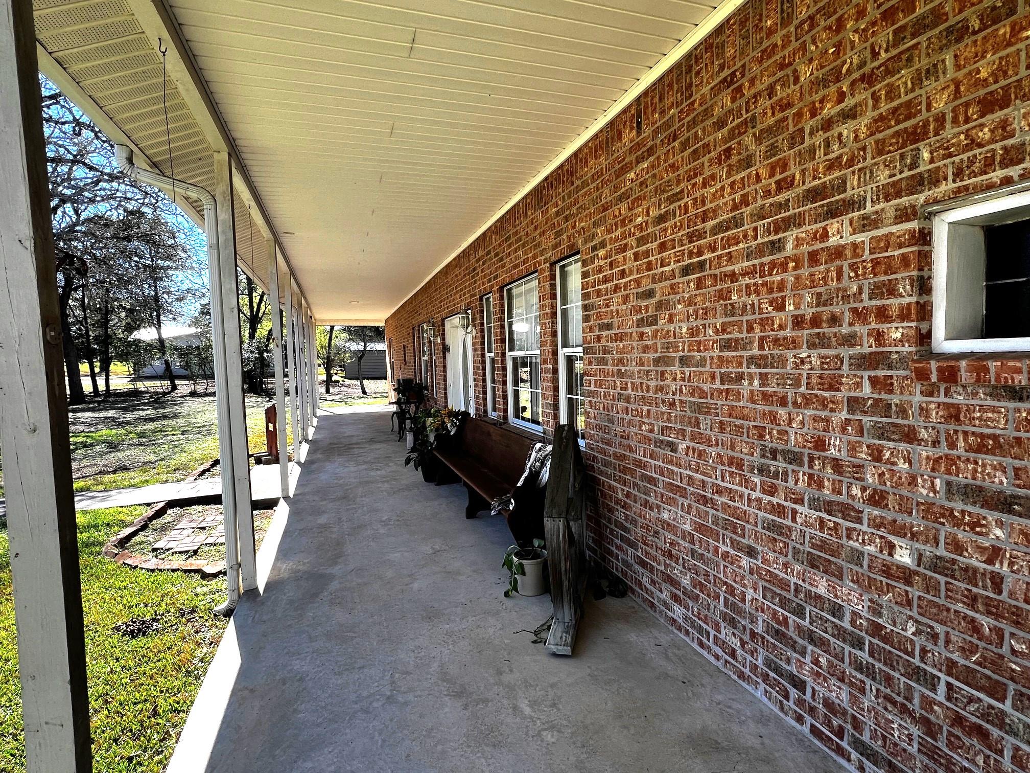 730 Panorama Rd, La Grange, TX 78945