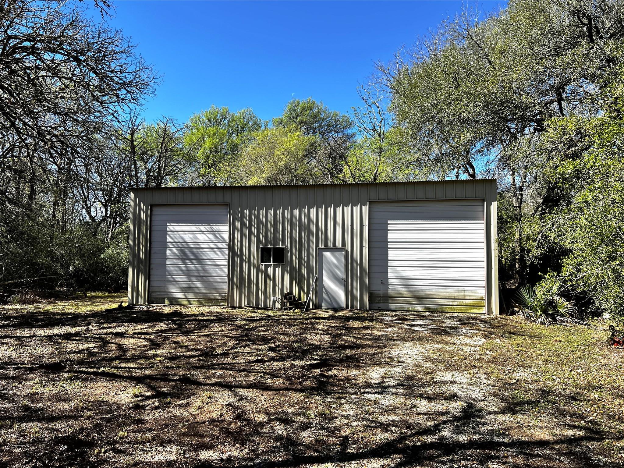 730 Panorama Rd, La Grange, TX 78945