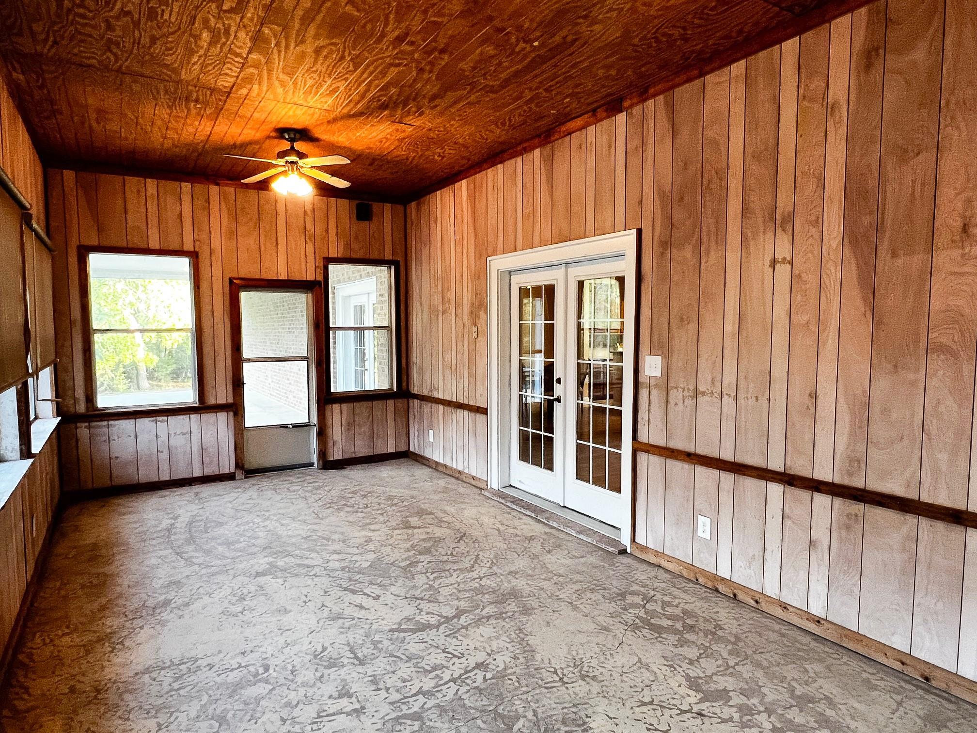 730 Panorama Rd, La Grange, TX 78945