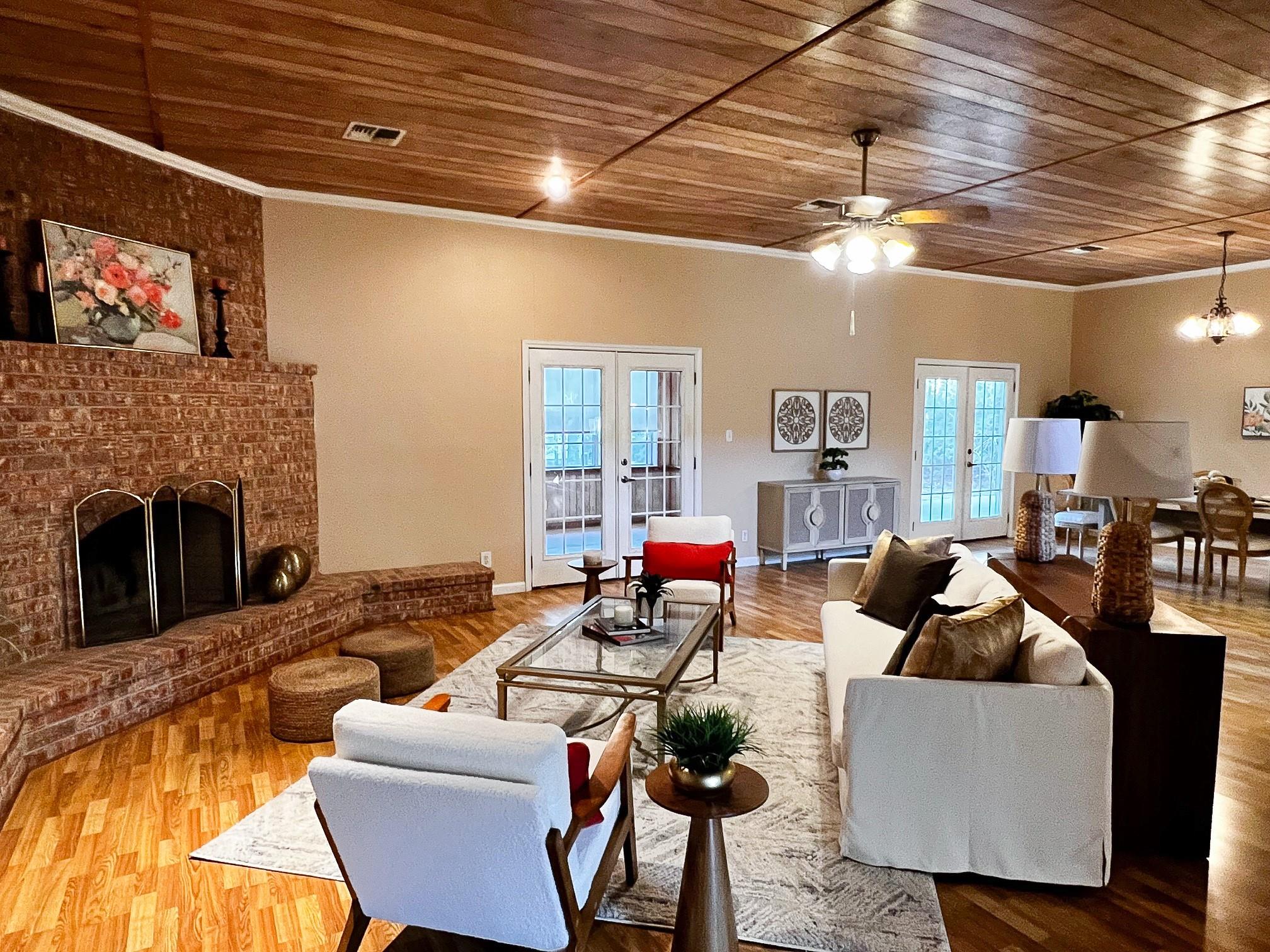 730 Panorama Rd, La Grange, TX 78945