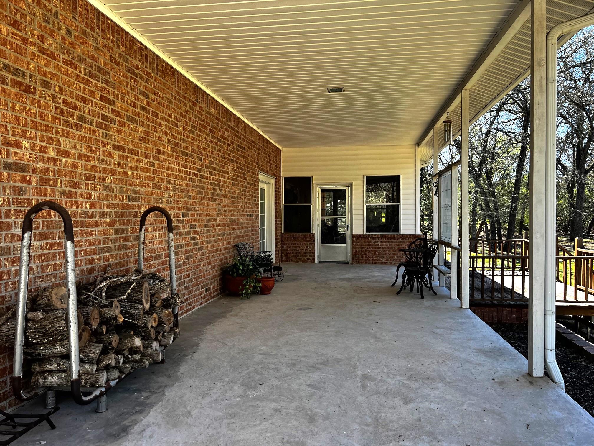 730 Panorama Rd, La Grange, TX 78945