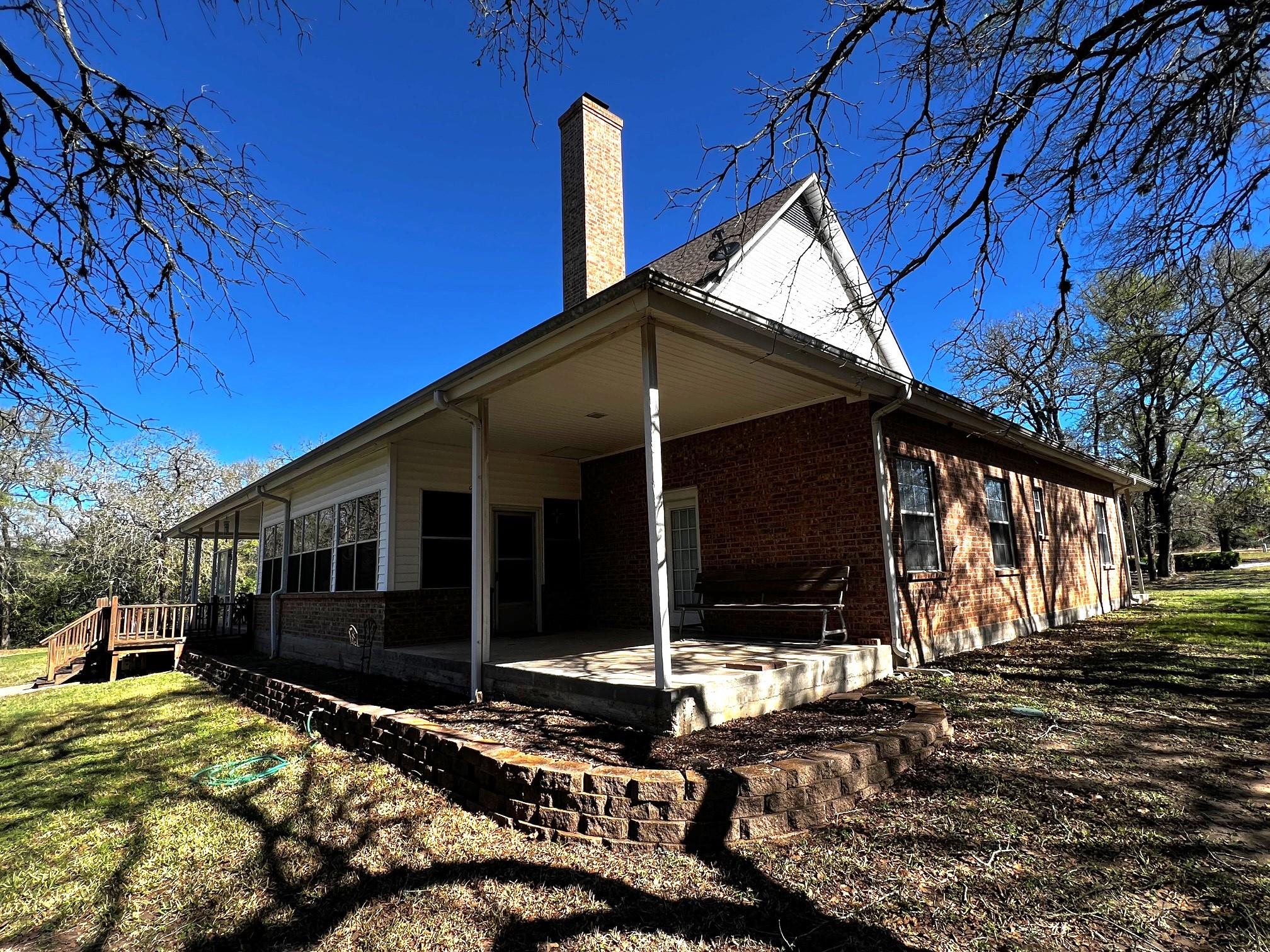 730 Panorama Rd, La Grange, TX 78945