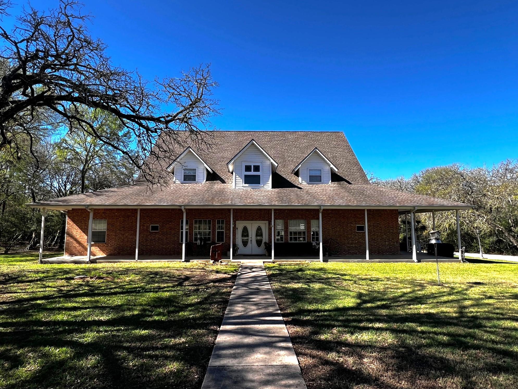730 Panorama Rd, La Grange, TX 78945