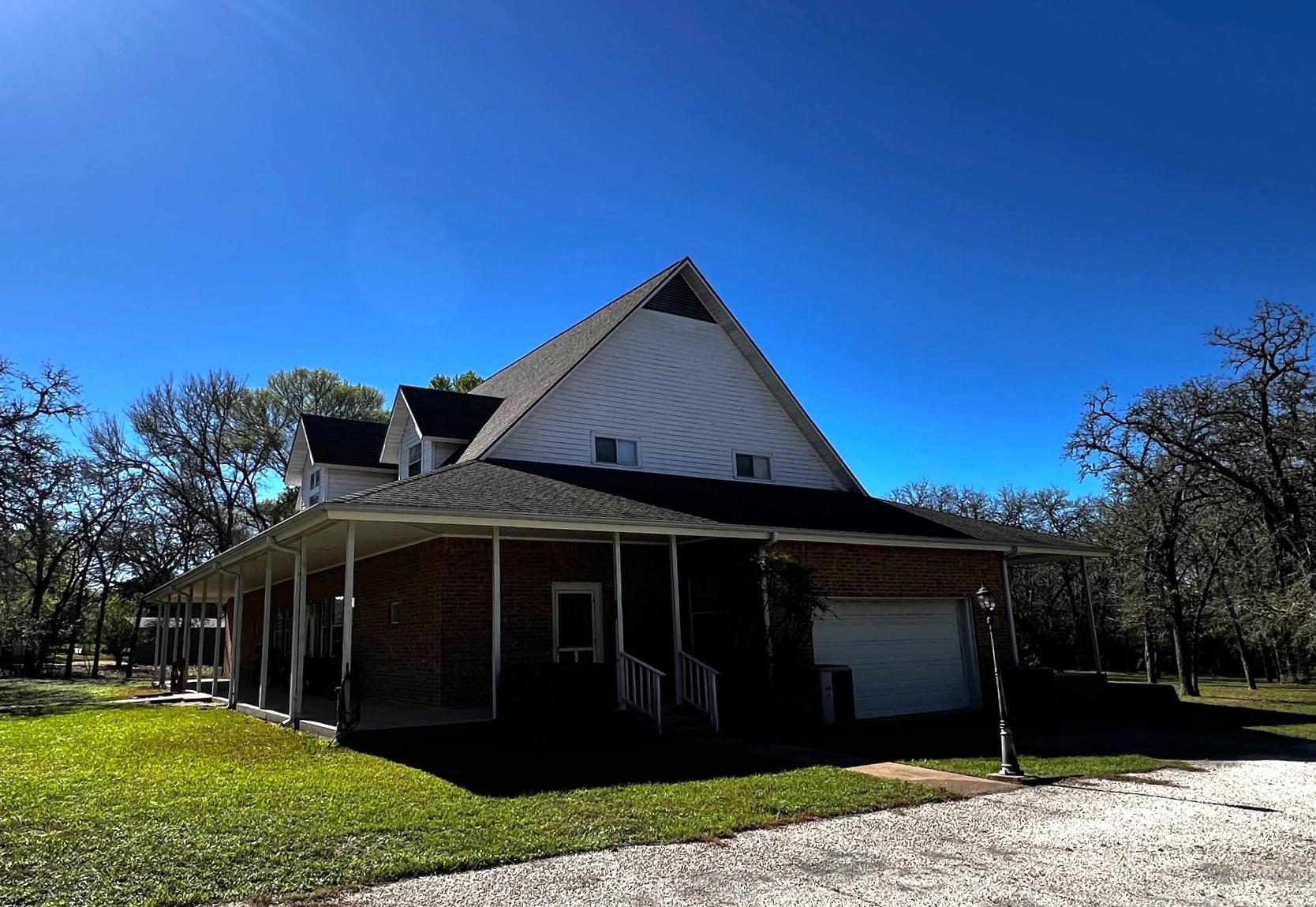 730 Panorama Rd, La Grange, TX 78945