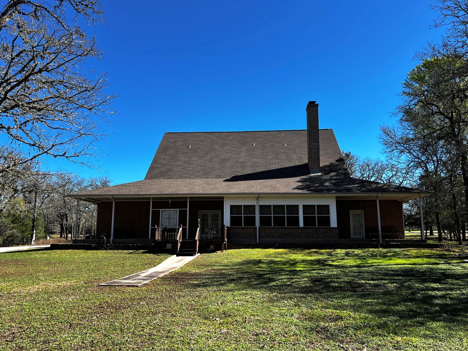 730 Panorama Rd, La Grange, TX 78945