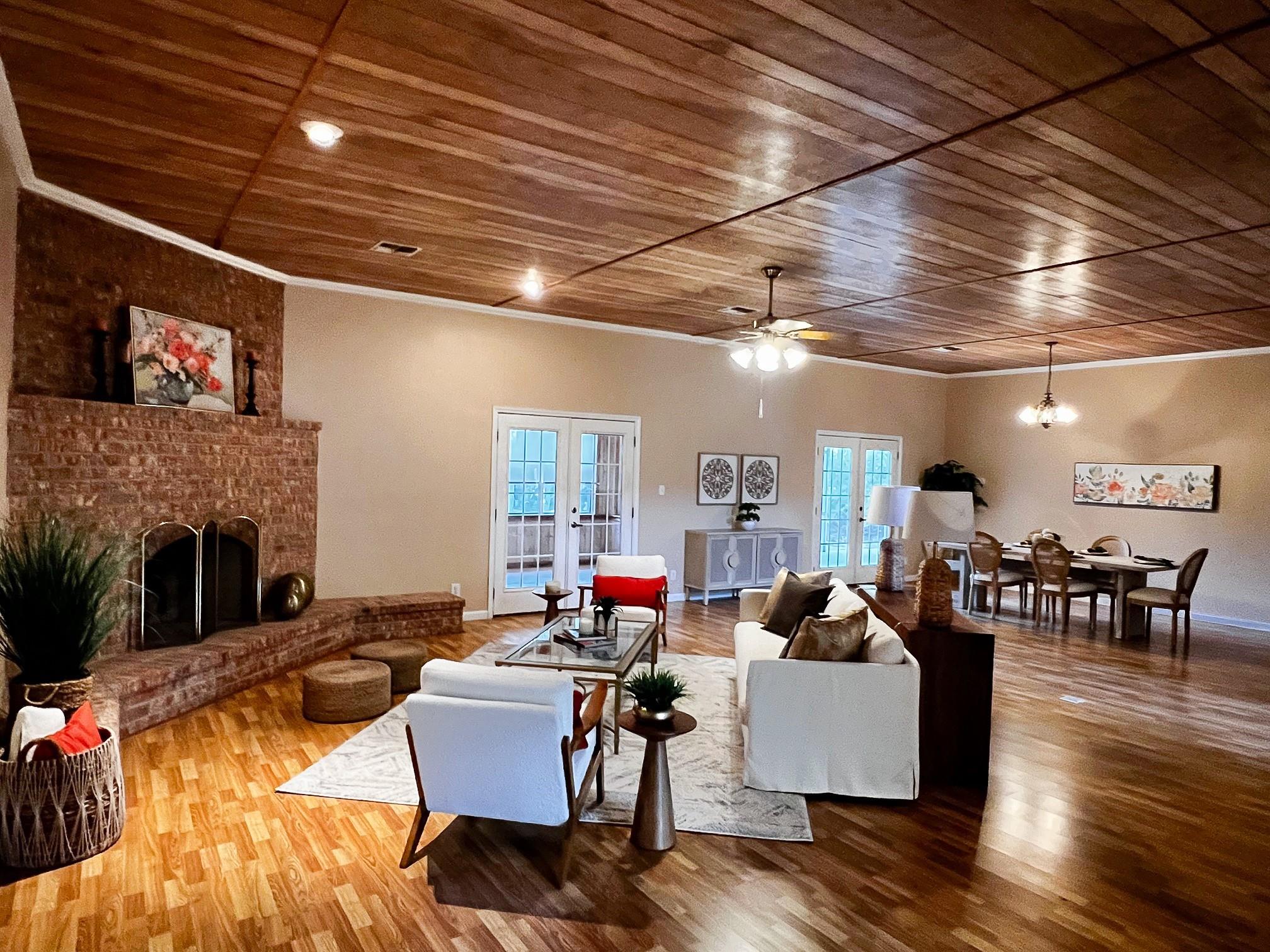 730 Panorama Rd, La Grange, TX 78945