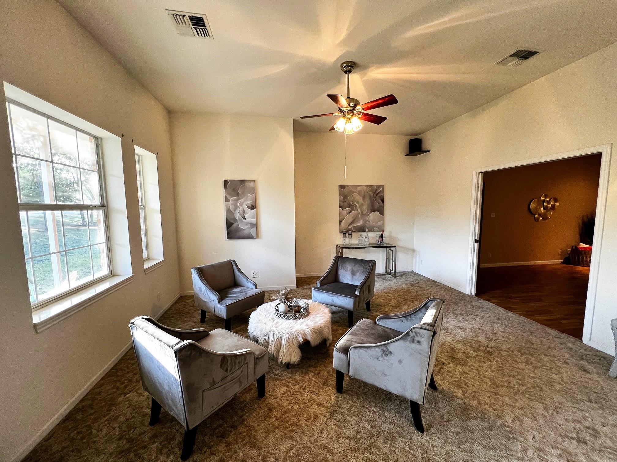 730 Panorama Rd, La Grange, TX 78945