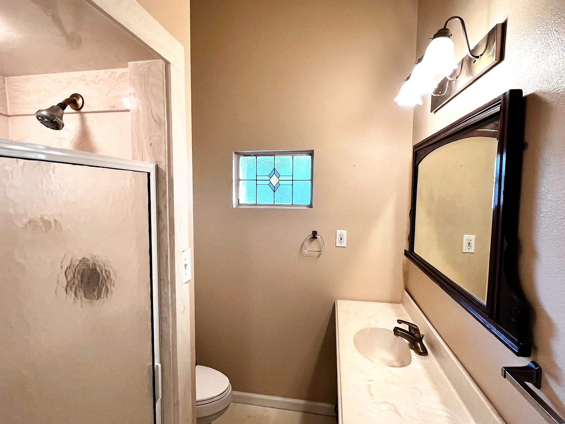 730 Panorama Rd, La Grange, TX 78945