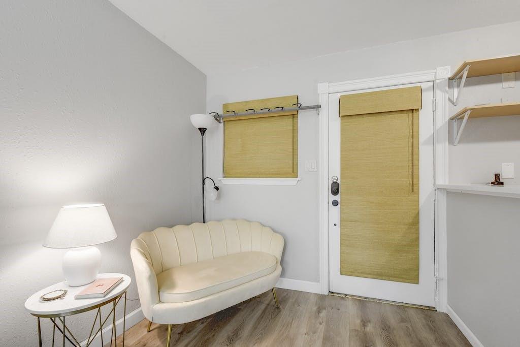 1111 W 10th St # 106, Austin, TX 78703