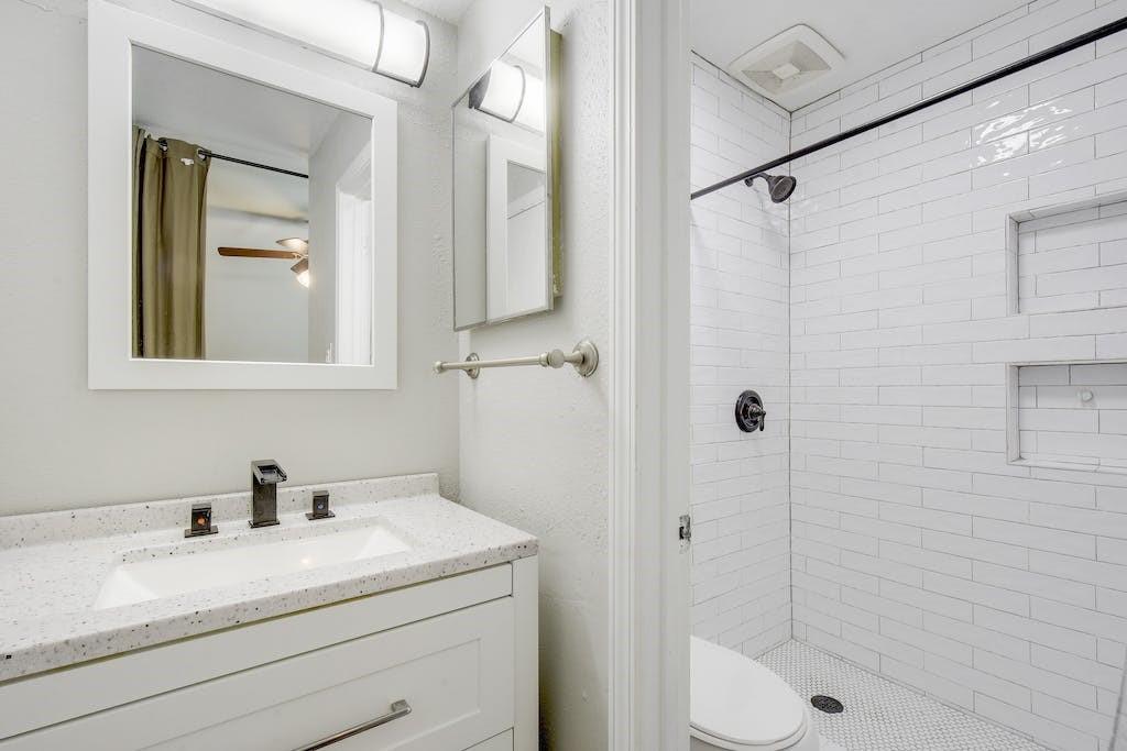 1111 W 10th St # 106, Austin, TX 78703