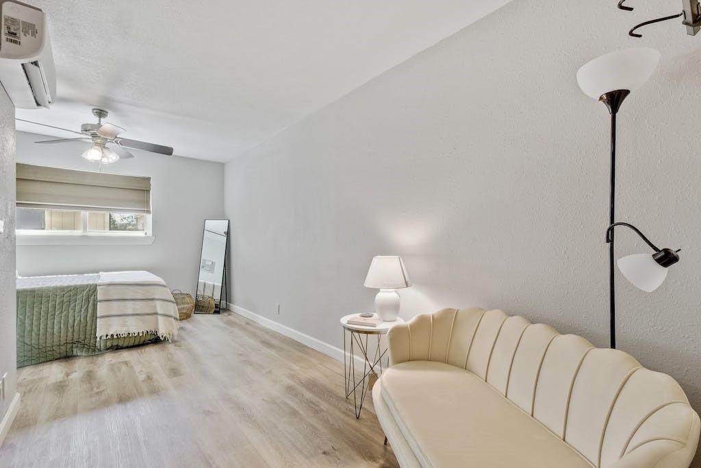 1111 W 10th St # 106, Austin, TX 78703