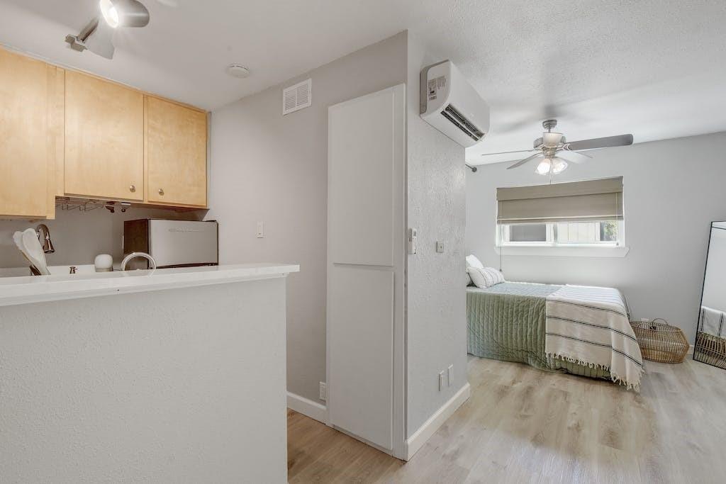 1111 W 10th St # 106, Austin, TX 78703