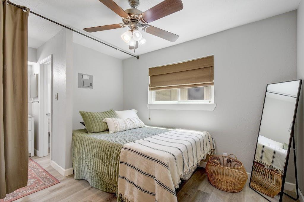 1111 W 10th St # 106, Austin, TX 78703