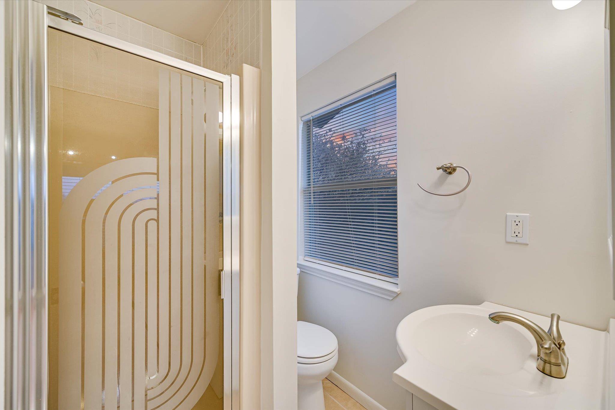 122 Forest Lake Dr, Del Valle, TX 78617