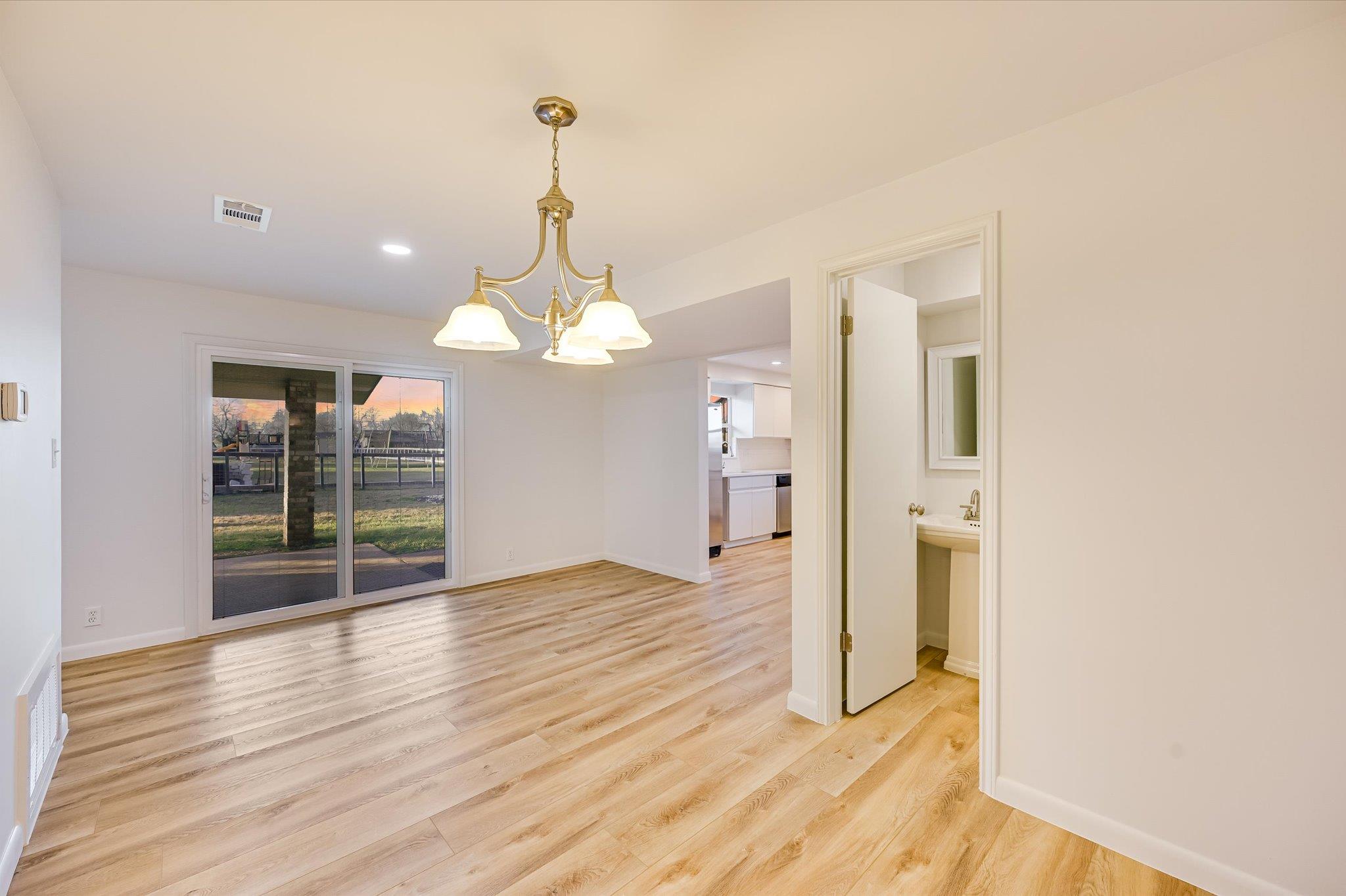 122 Forest Lake Dr, Del Valle, TX 78617