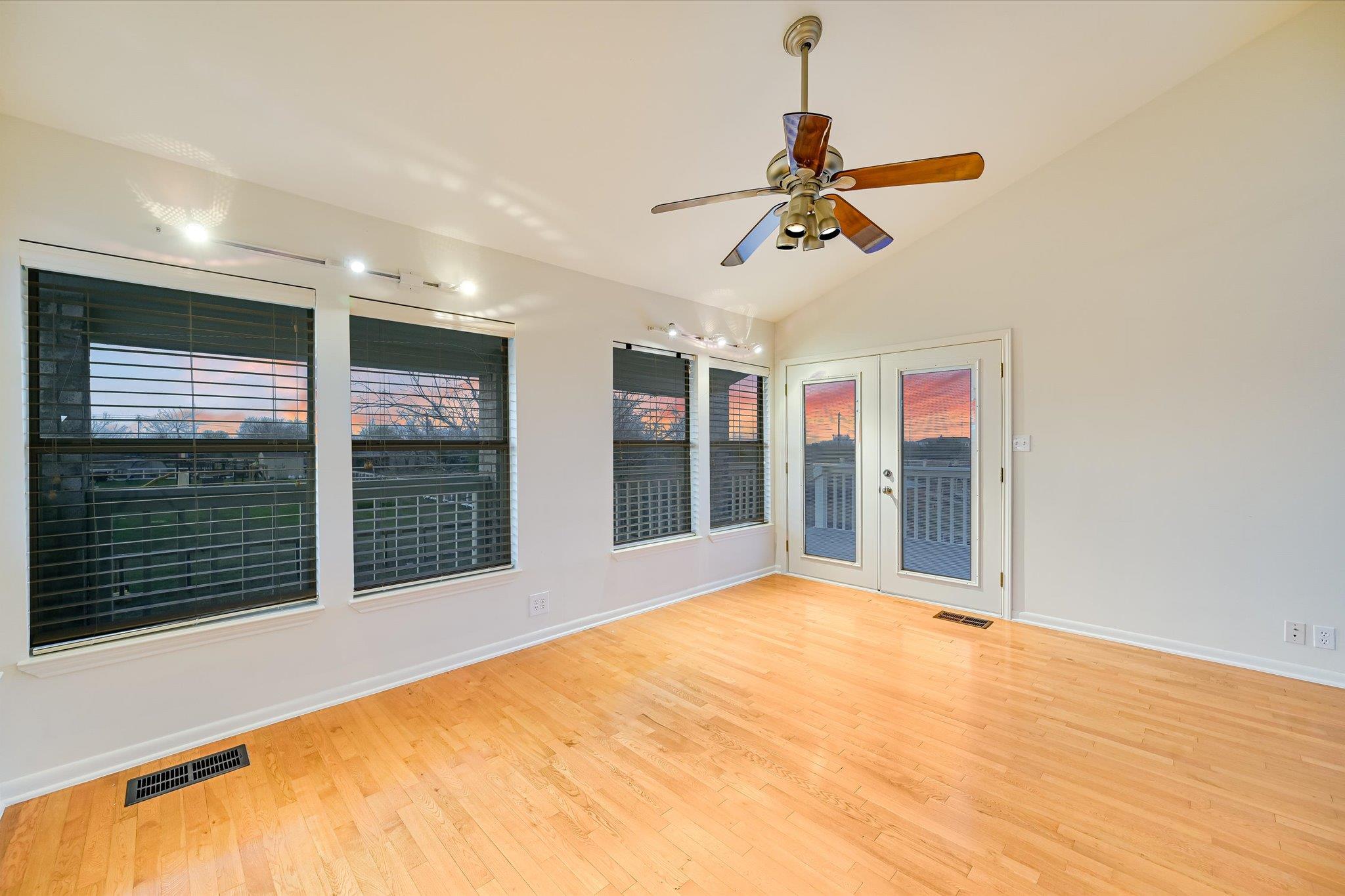 122 Forest Lake Dr, Del Valle, TX 78617