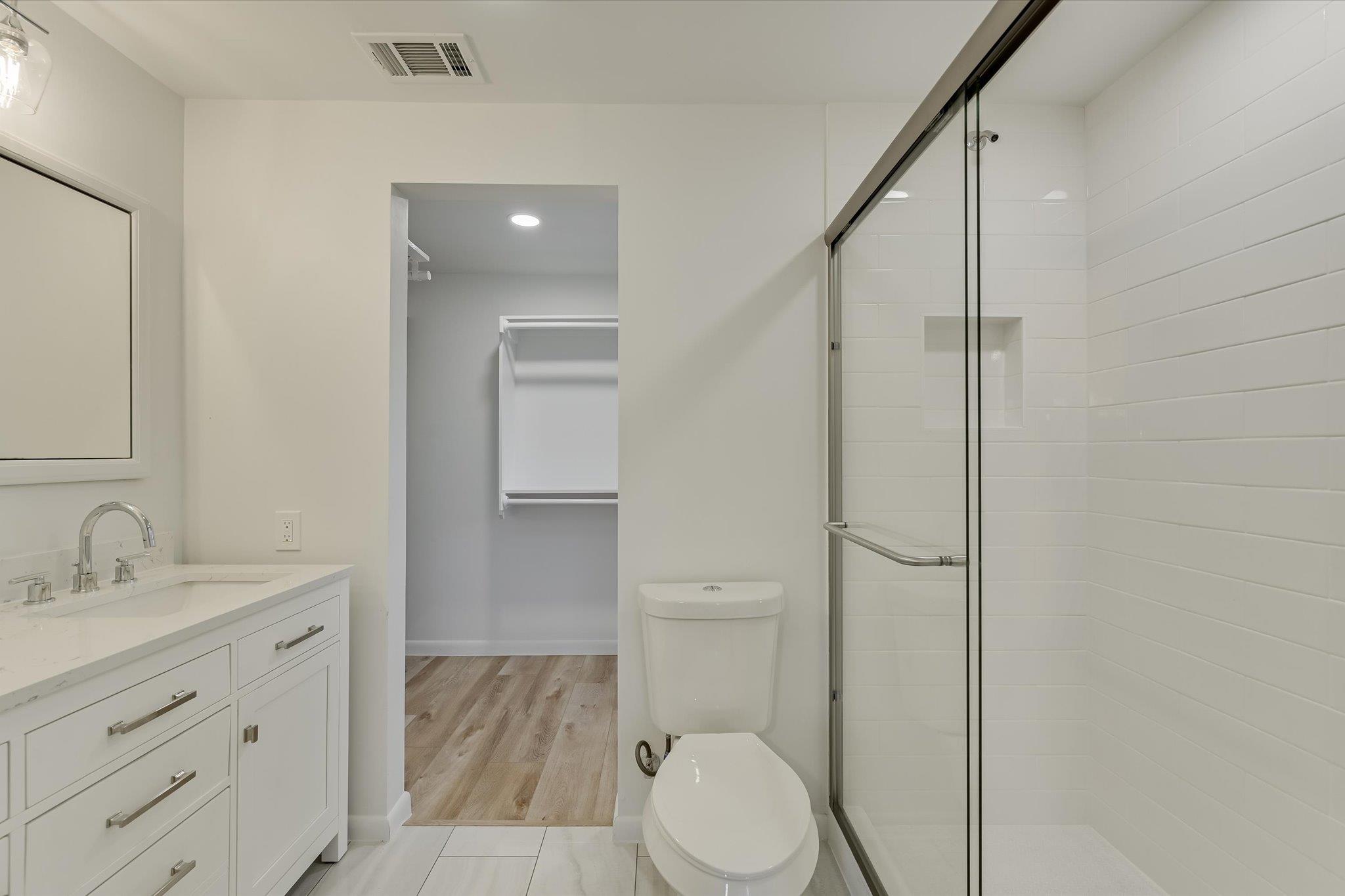 122 Forest Lake Dr, Del Valle, TX 78617