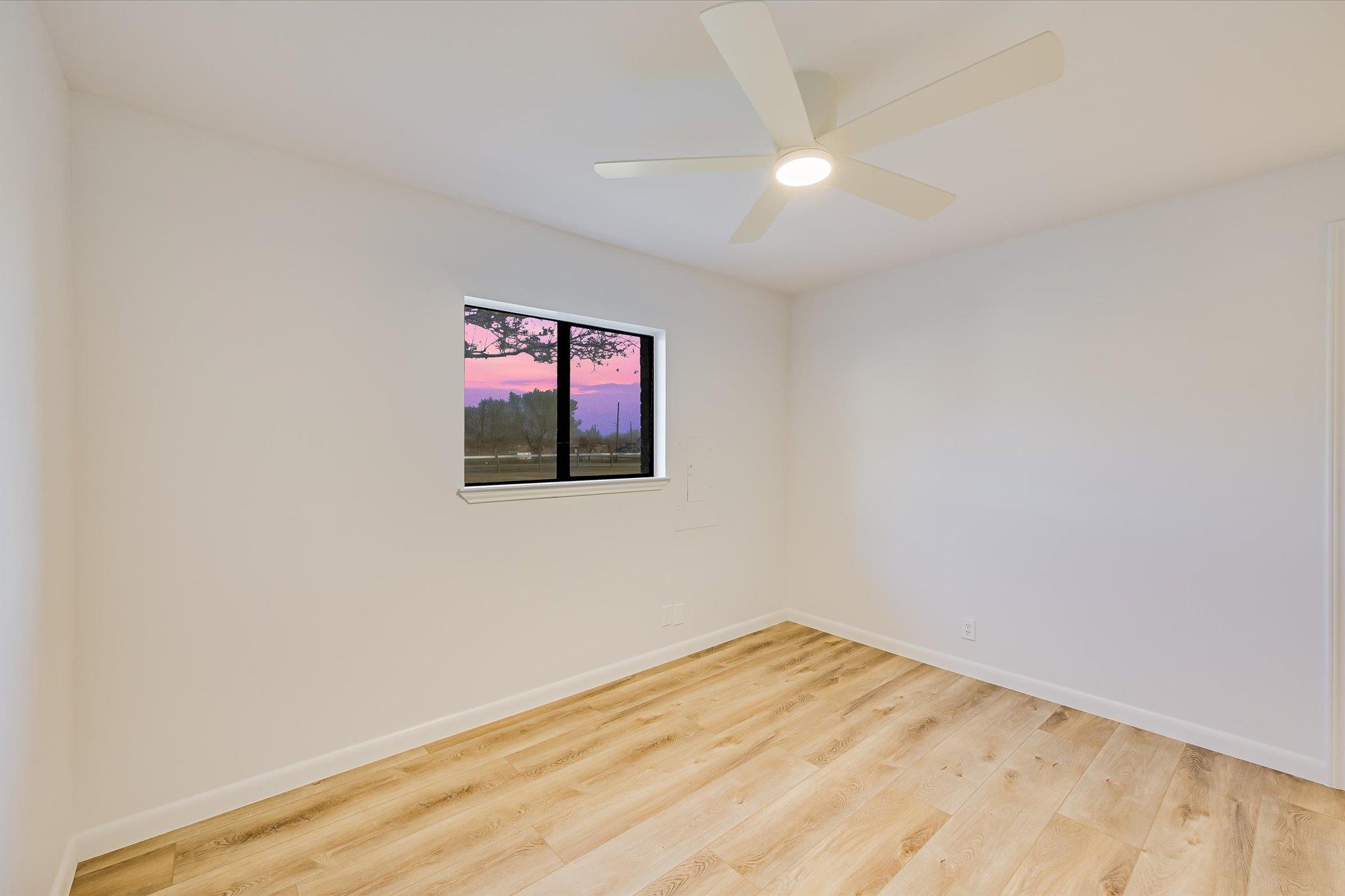 122 Forest Lake Dr, Del Valle, TX 78617