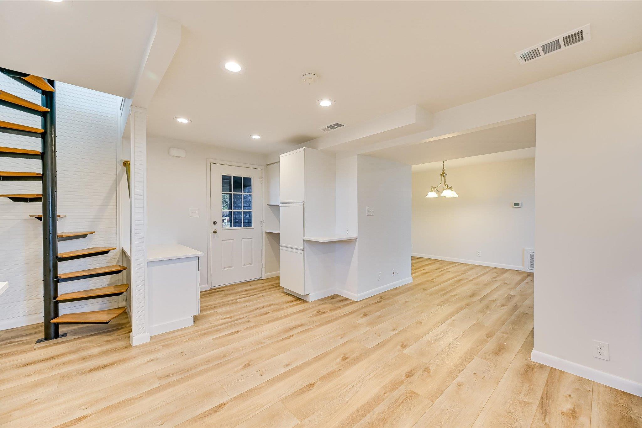 122 Forest Lake Dr, Del Valle, TX 78617