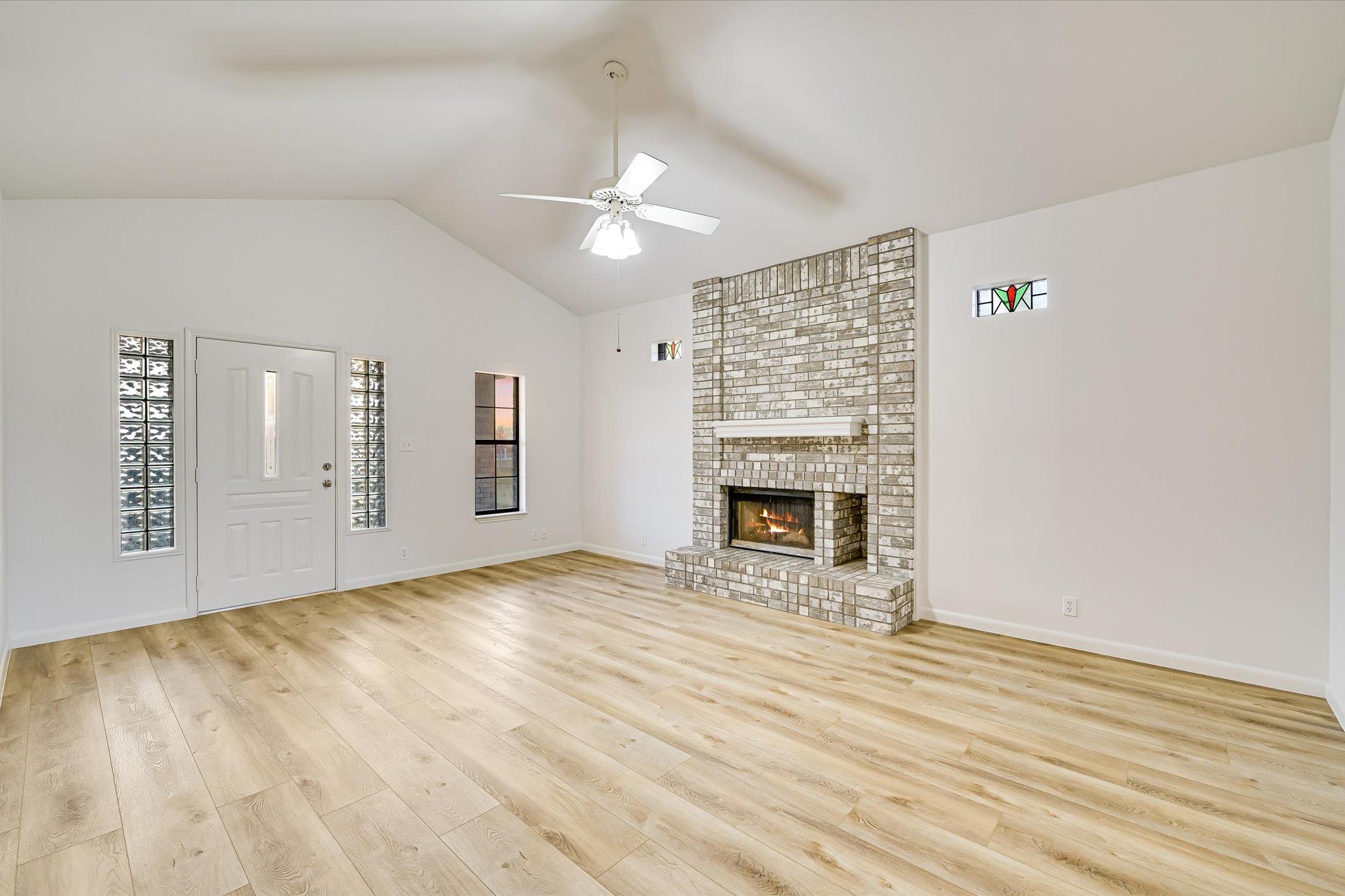 122 Forest Lake Dr, Del Valle, TX 78617