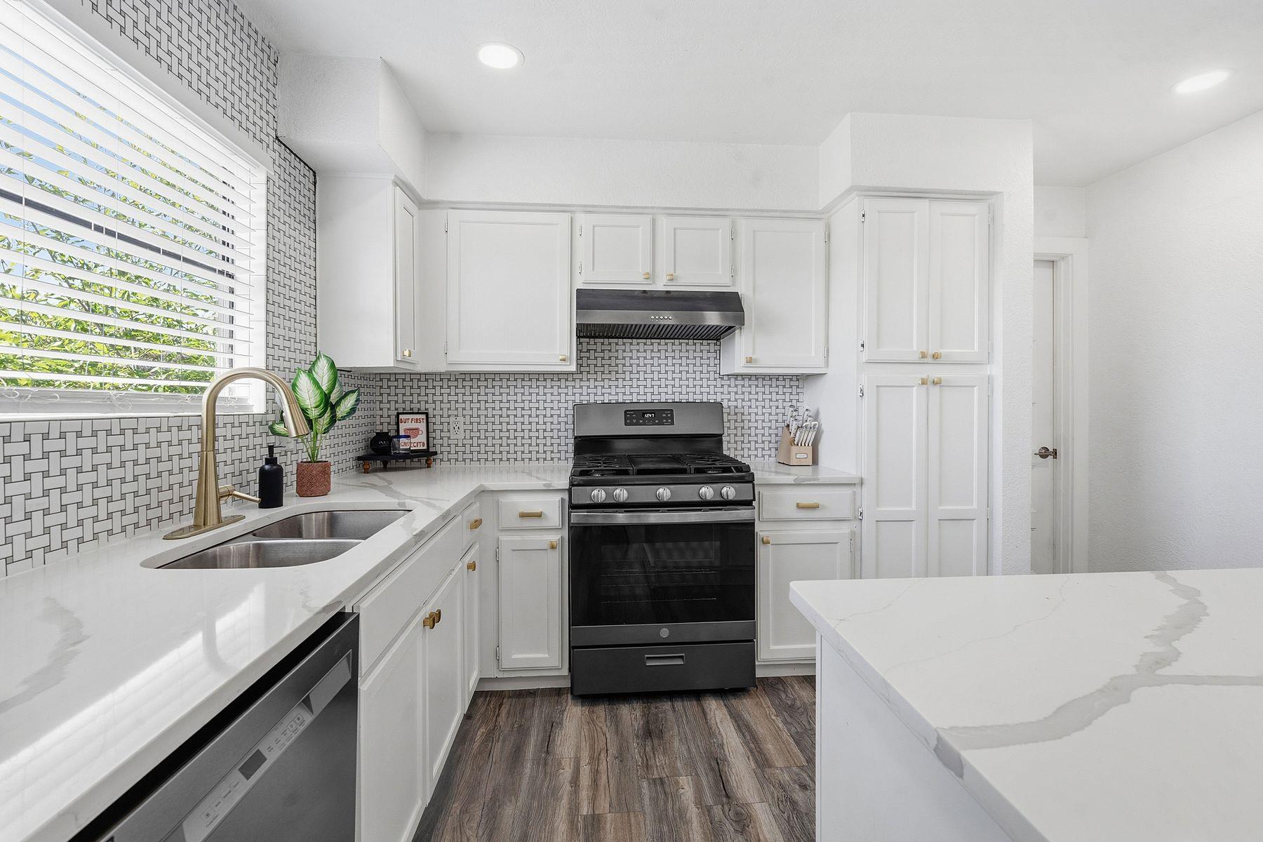 5800 Pinon Vista Dr, Austin, TX 78724