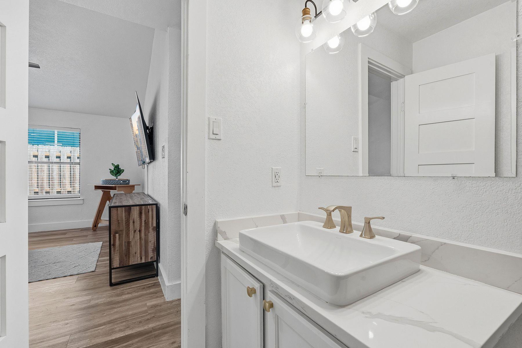 5800 Pinon Vista Dr, Austin, TX 78724