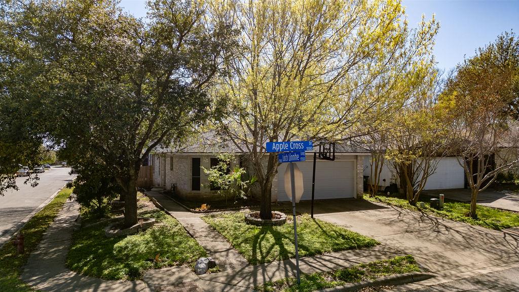 1001 Apple Cross Dr, Pflugerville, TX 78660