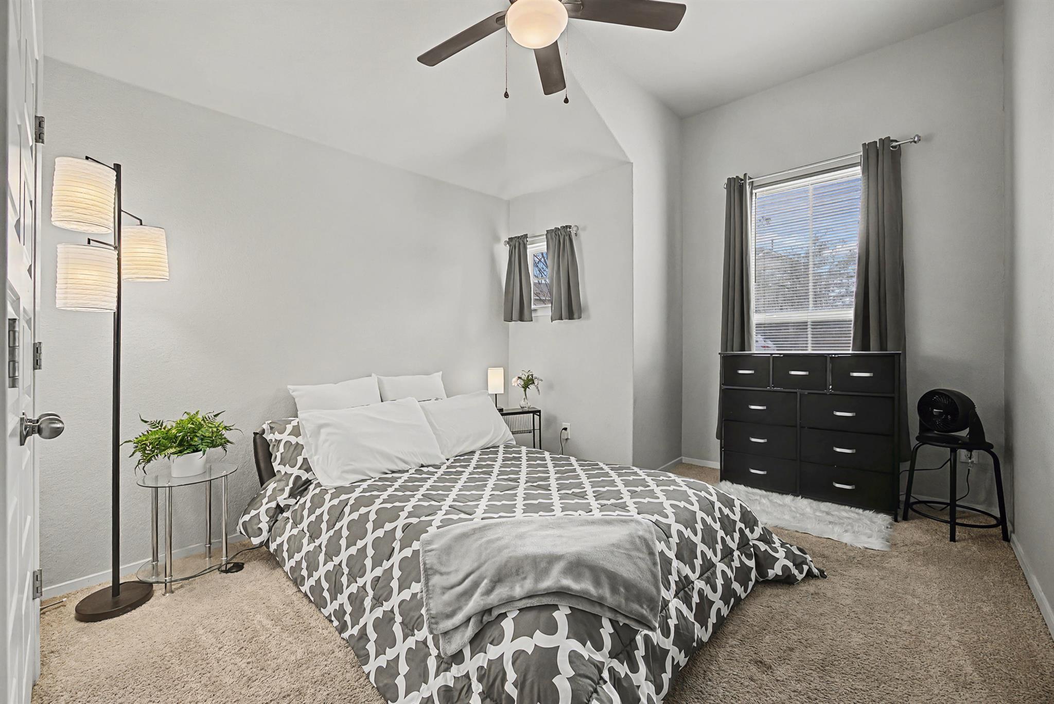 425 Spiny Lizard Ln, San Marcos, TX 78666