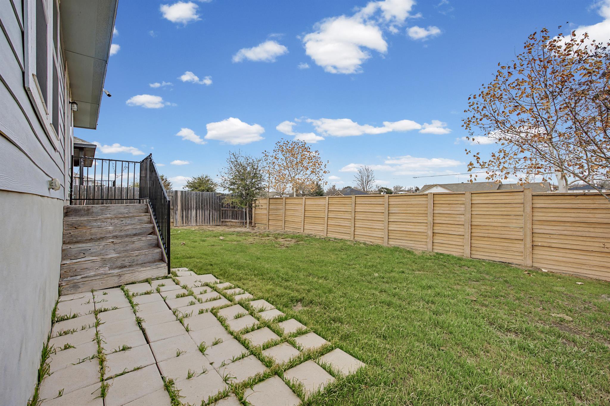 425 Spiny Lizard Ln, San Marcos, TX 78666