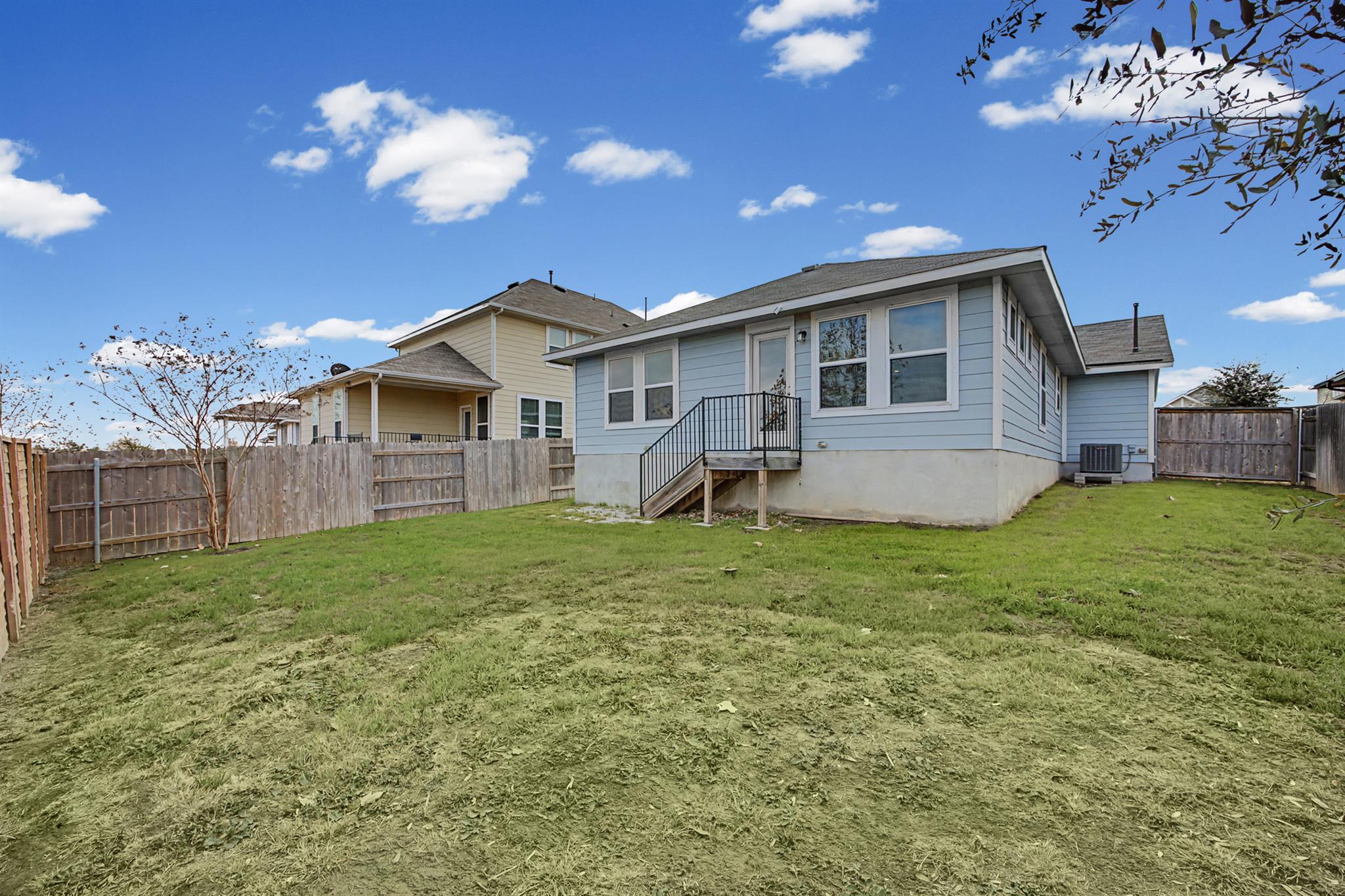 425 Spiny Lizard Ln, San Marcos, TX 78666