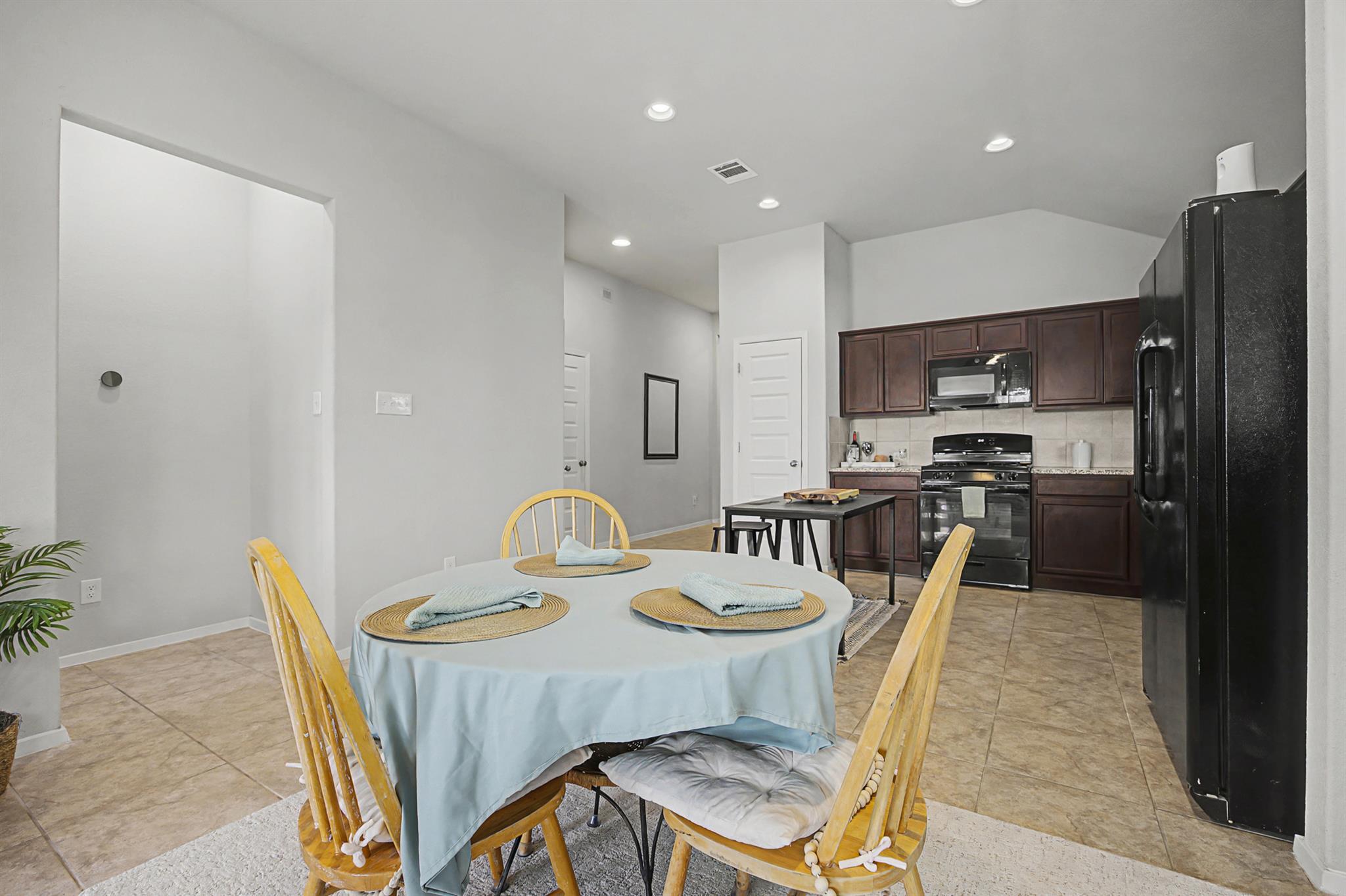 425 Spiny Lizard Ln, San Marcos, TX 78666