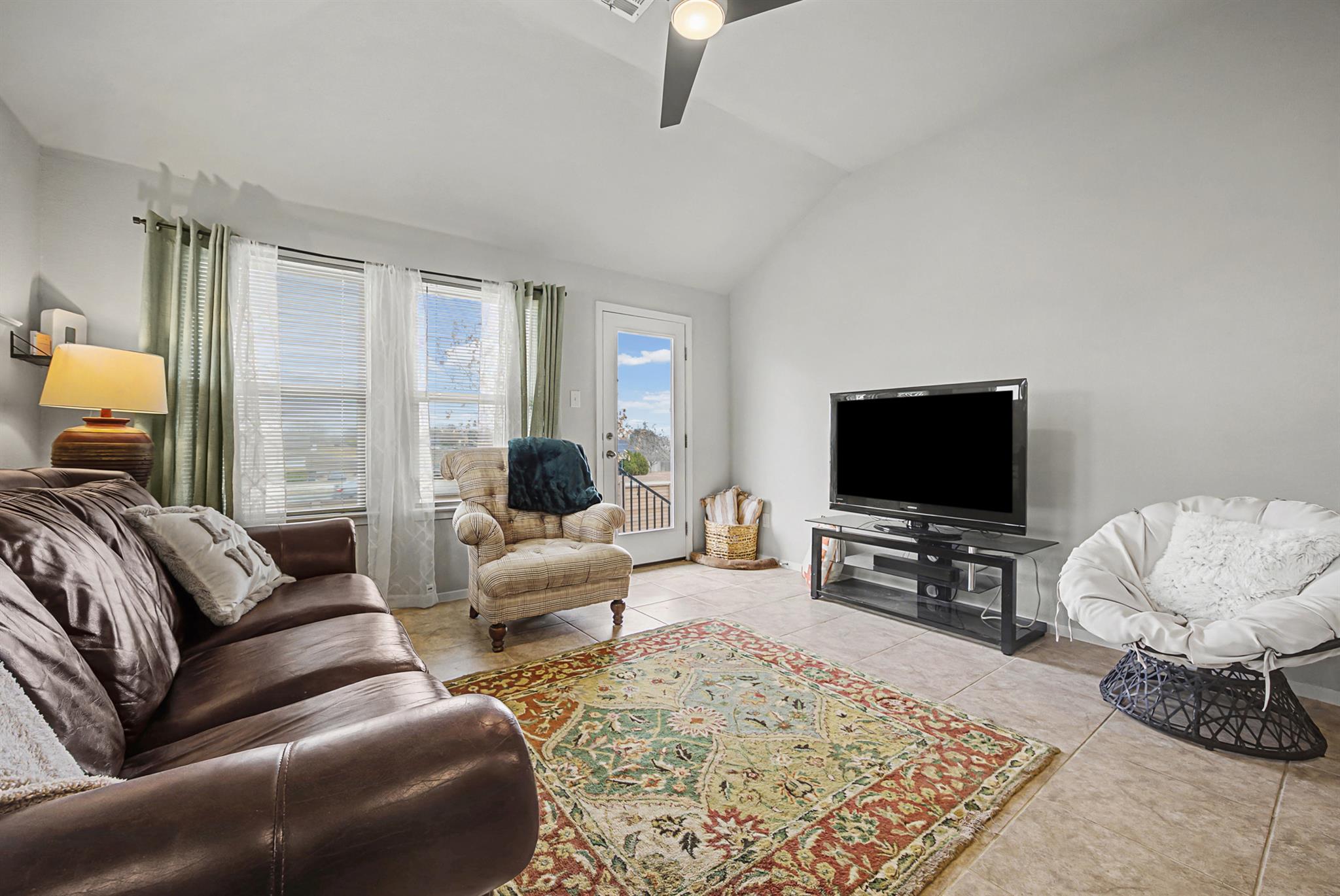 425 Spiny Lizard Ln, San Marcos, TX 78666