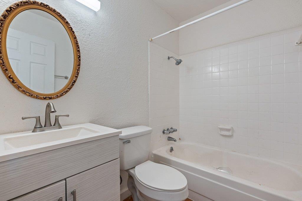 300 E Croslin St # 106, Austin, TX 78752