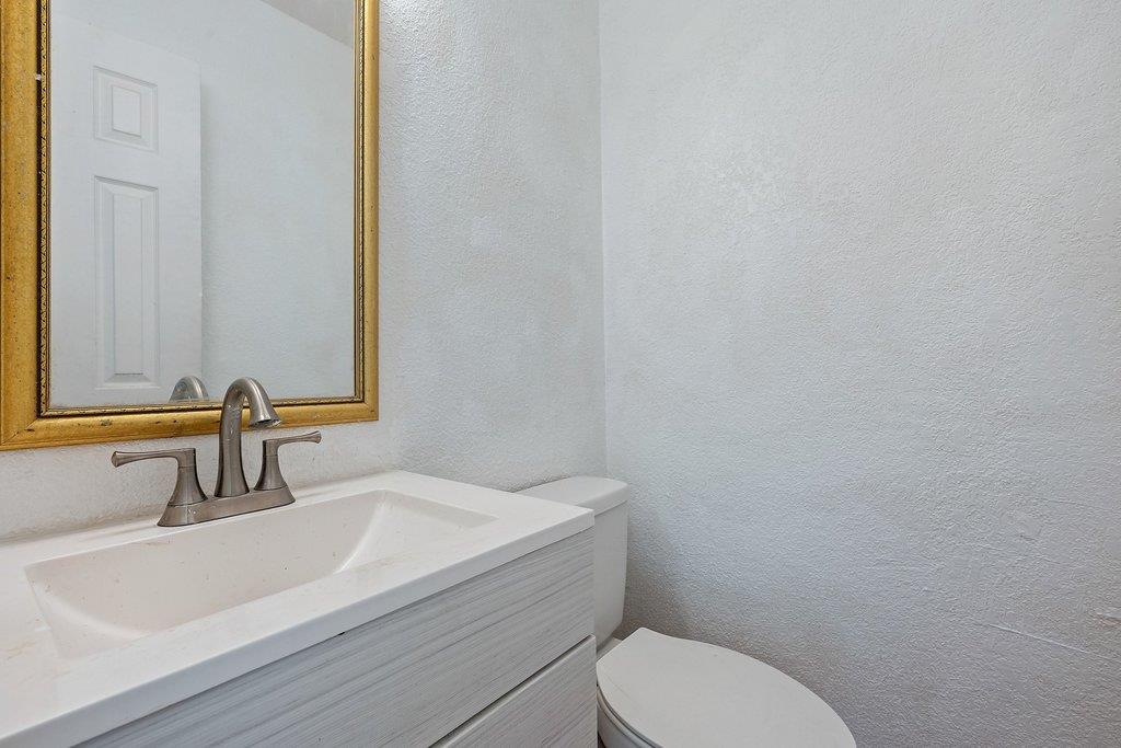 300 E Croslin St # 106, Austin, TX 78752