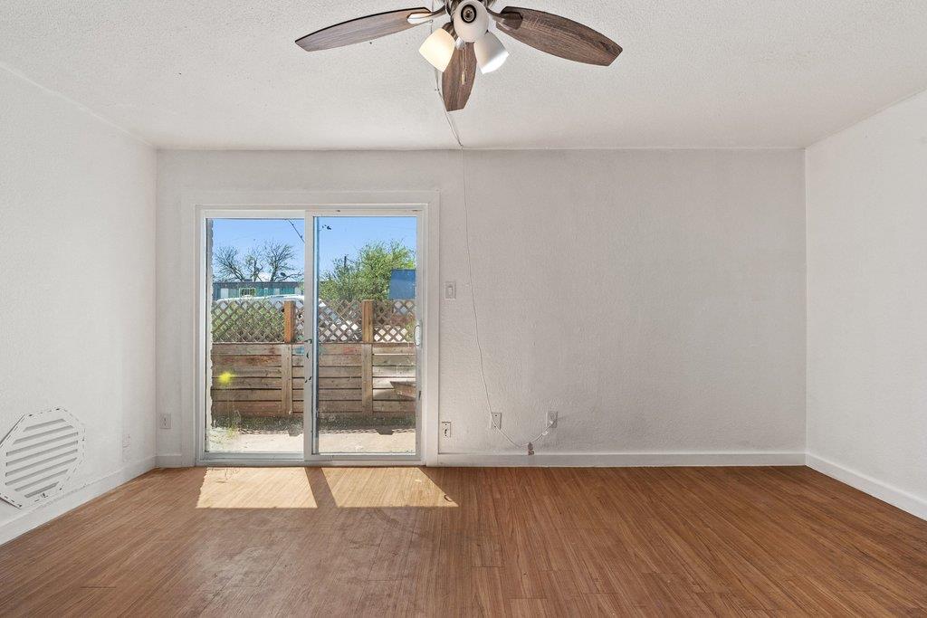 300 E Croslin St # 106, Austin, TX 78752