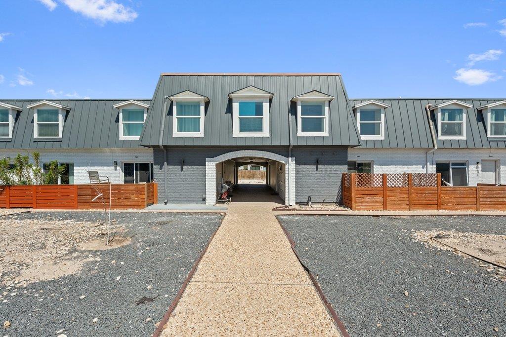 300 E Croslin St # 106, Austin, TX 78752