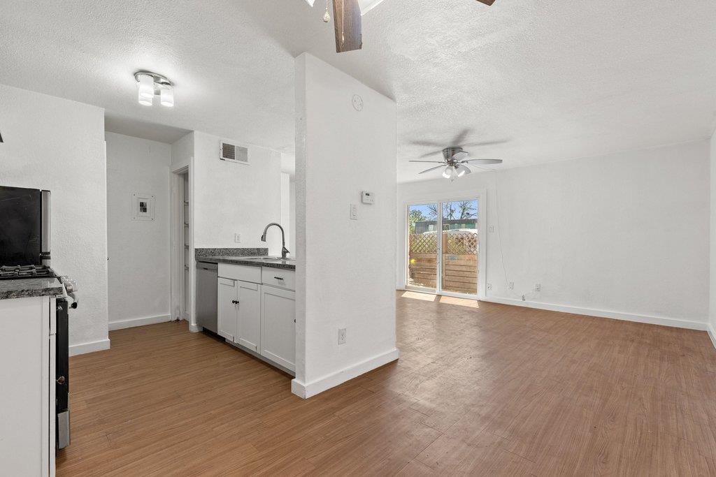 300 E Croslin St # 106, Austin, TX 78752