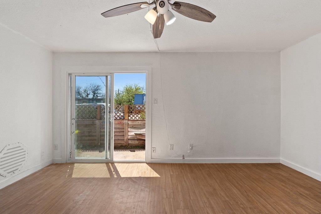 300 E Croslin St # 106, Austin, TX 78752