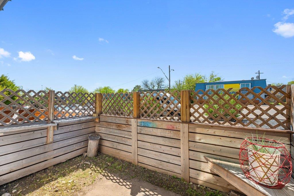 300 E Croslin St # 106, Austin, TX 78752