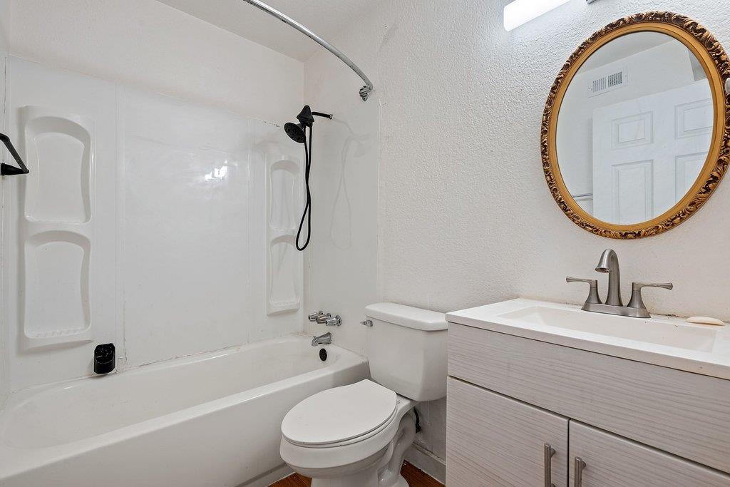 300 E Croslin St # 106, Austin, TX 78752