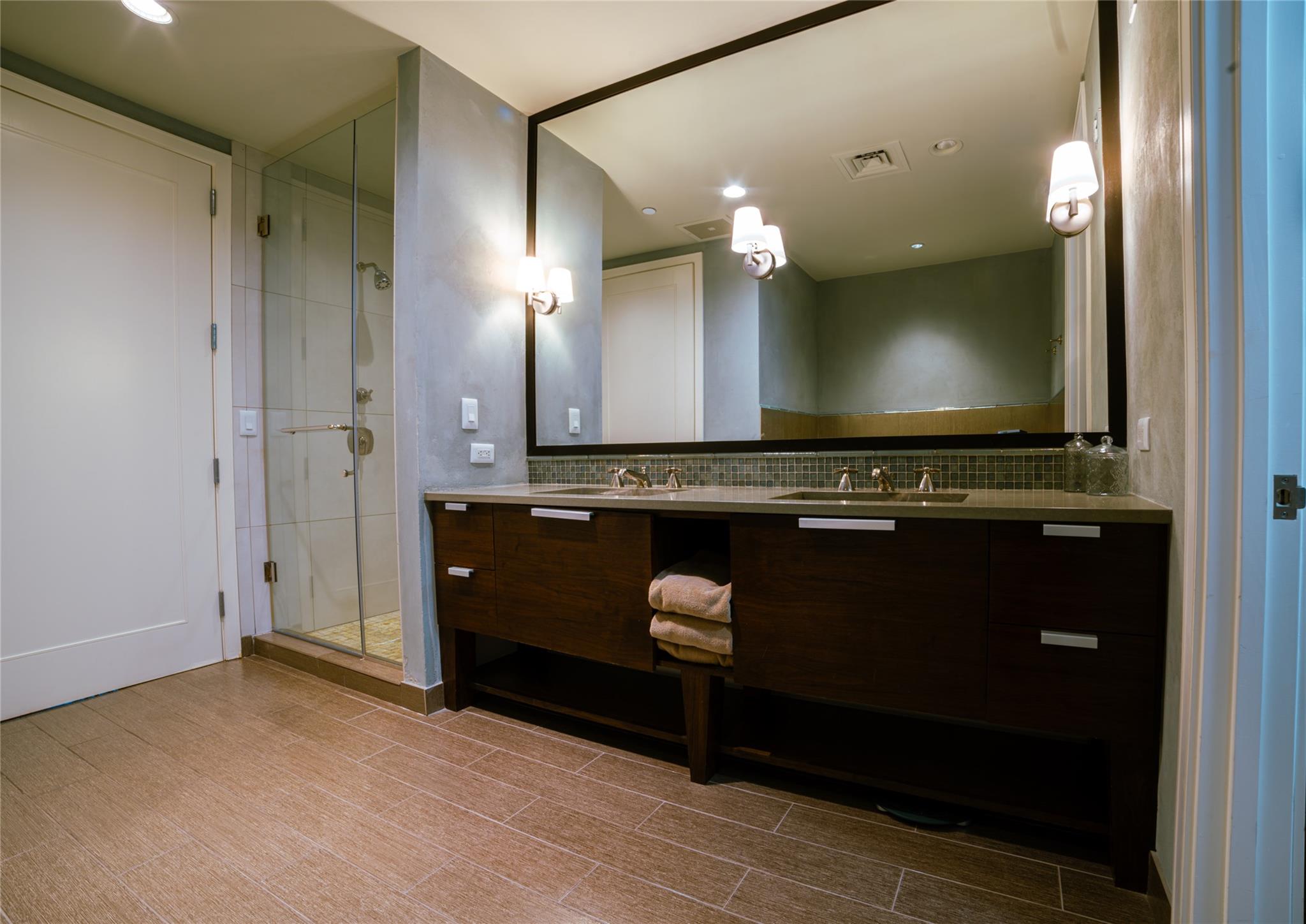 200 Congress Ave # 11C, Austin, TX 78701