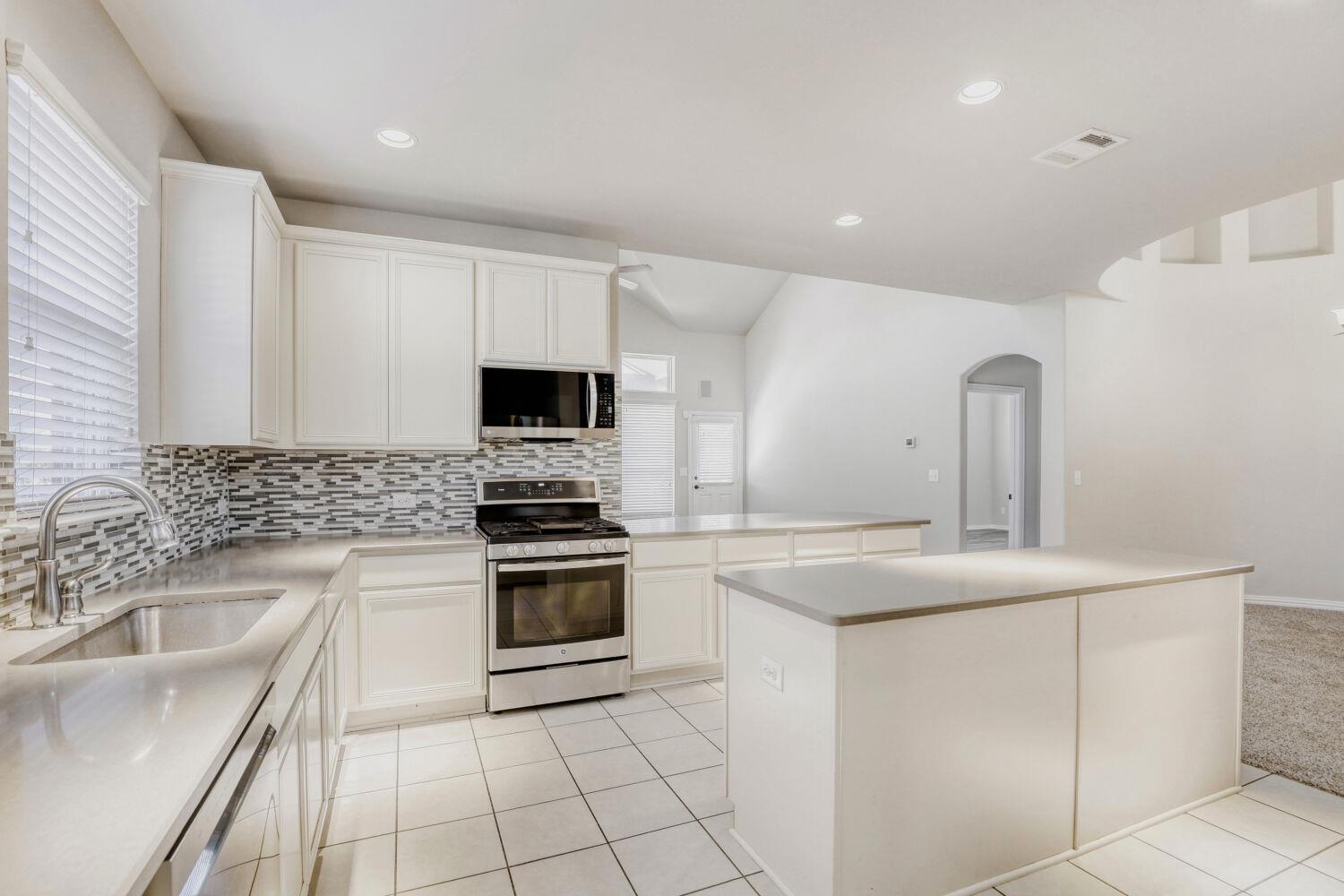 401 Pecan Bayou Ct, Leander, TX 78641