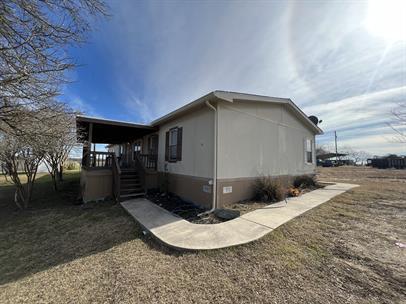99 Roots Rd, Martindale, TX 78655
