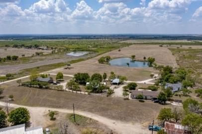 99 Roots Rd, Martindale, TX 78655