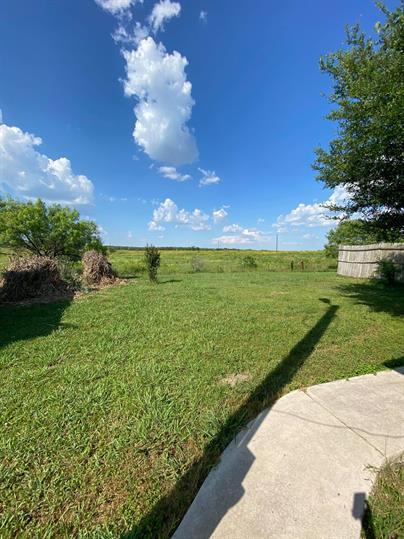 99 Roots Rd, Martindale, TX 78655