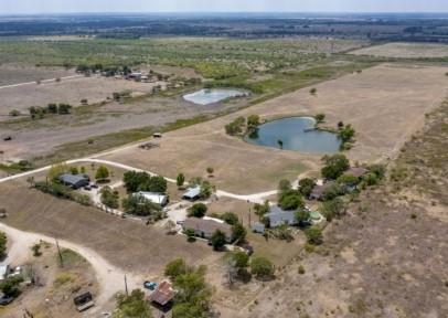 99 Roots Rd, Martindale, TX 78655