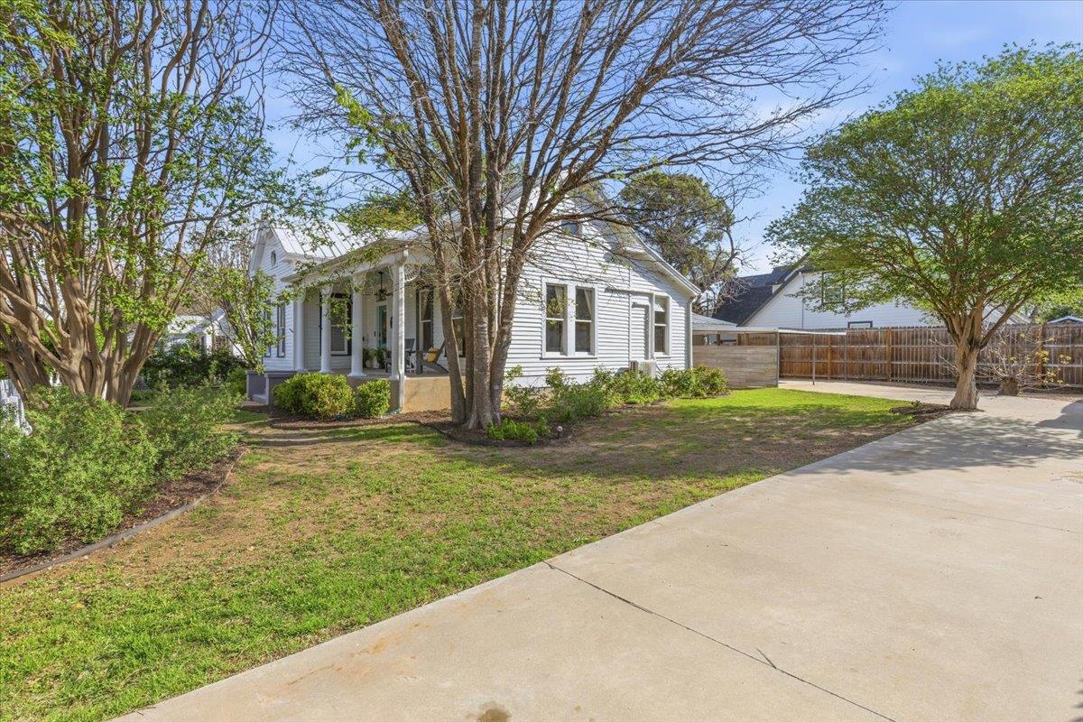 709 Hill St, Bastrop, TX 78602