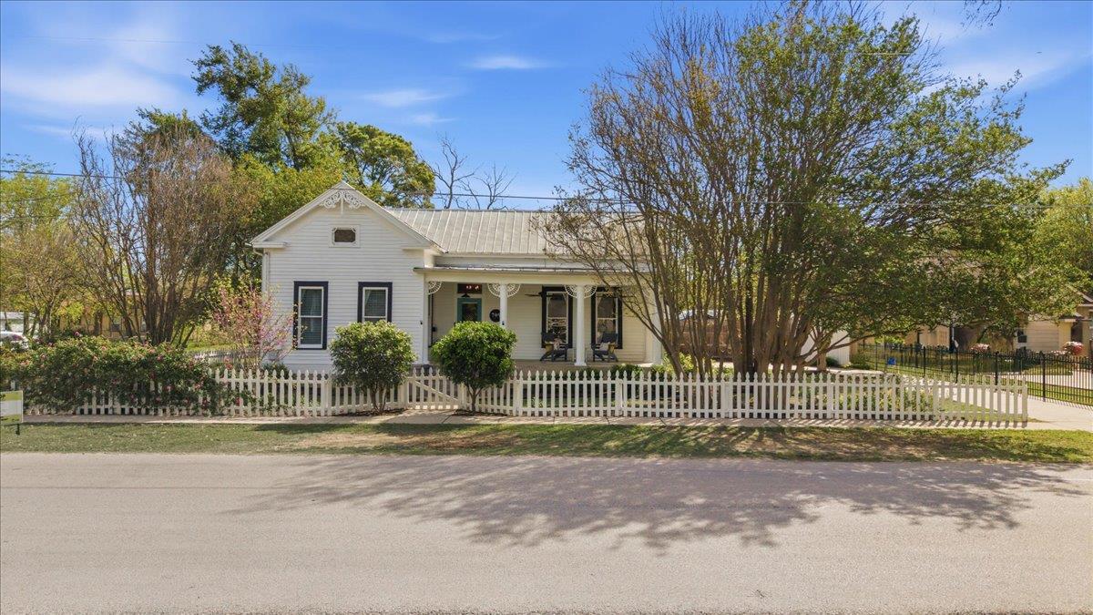 709 Hill St, Bastrop, TX 78602
